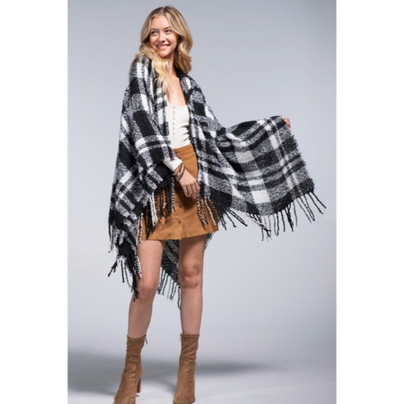 SOLD OUT Black & White Plaid Ruana Hooded Hoodie Poncho Knit Fall Winter Casual - Picture 3 of 5